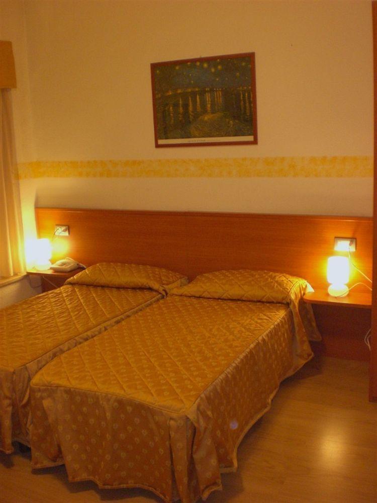 Hotel Bellevue Genoa Bagian luar foto